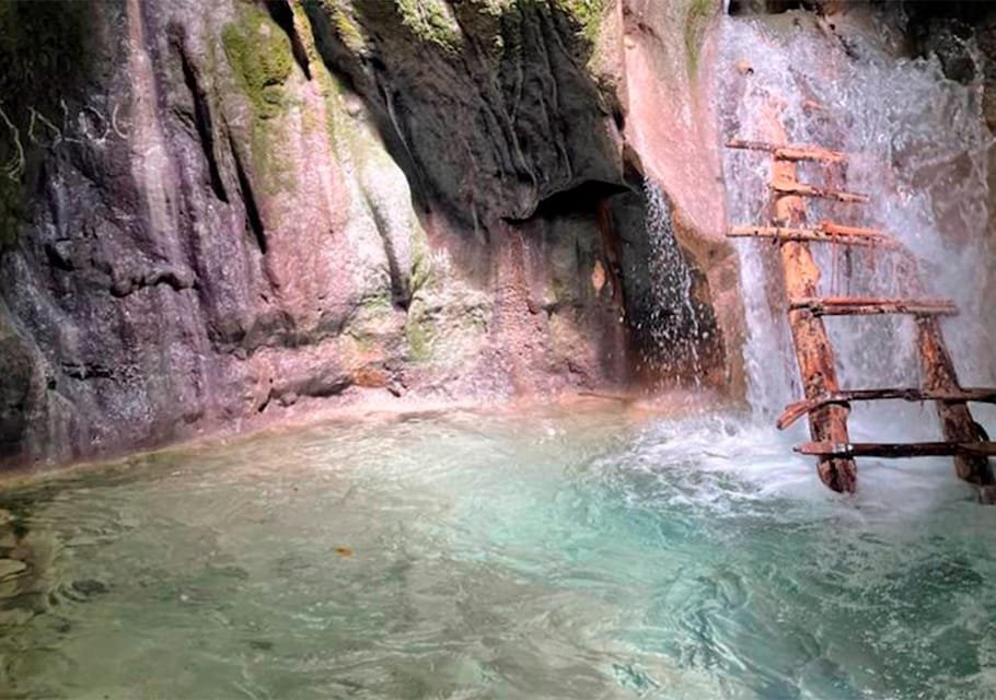 Tour TODO INCLUIDO en Sendero Acuático Cueva de la Virgen - Image 3