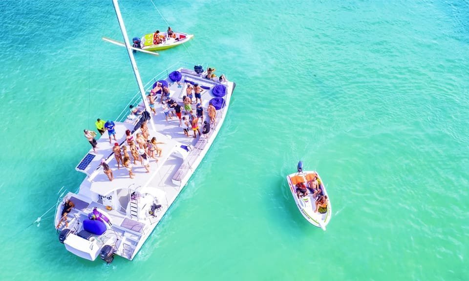 Punta Cana Area: Party Cruise with Parasailing and Open Bar - Obrázek 4