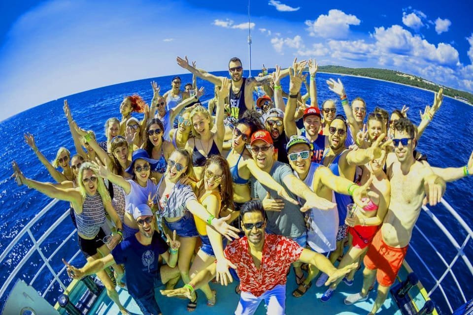 PARTY BOAT WITH OPEN BAR CATAMARAN CRUISE PUNTA CANA - Obrázek 11