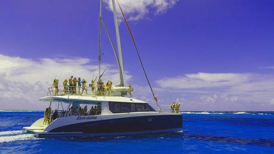 PARTY BOAT WITH OPEN BAR CATAMARAN CRUISE PUNTA CANA - Obrázek 13