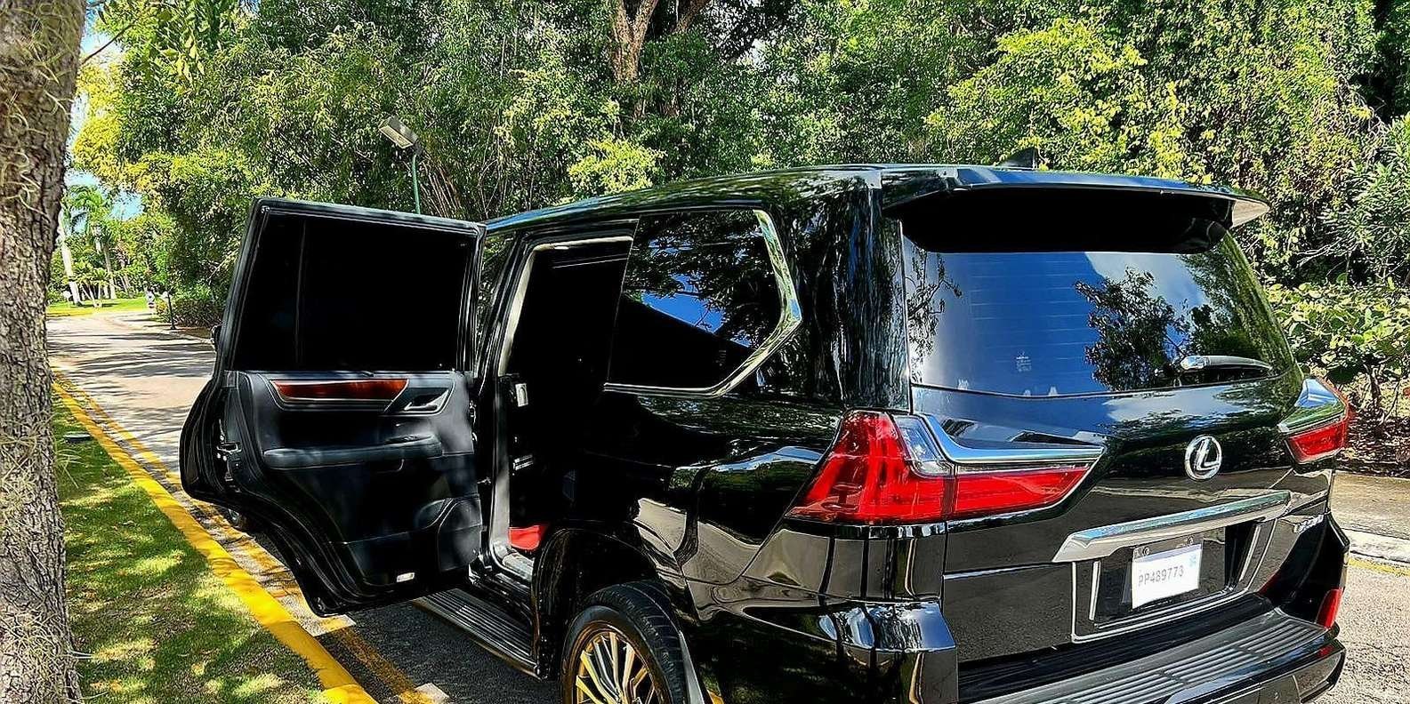 Punta Cana: Private Limousine Transfer to/from Airport (PUJ) - Obrázek 3