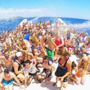 Punta Cana: Catamaran Party Cruise with Snorkeling