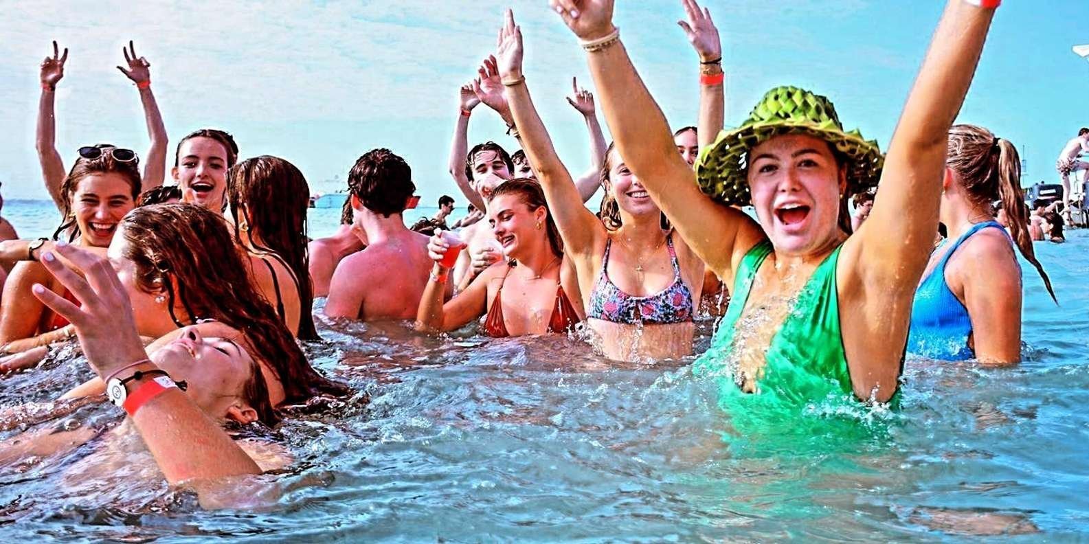 Party Boat Booze Cruise with Snorkling - Obrázek 5