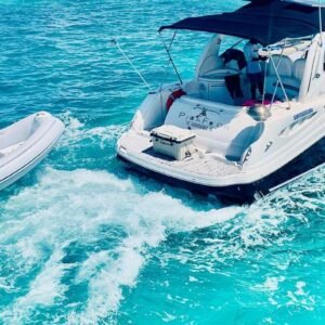Punta Cana: Luxury Yacht Cruise with Snorkeling and Lunch